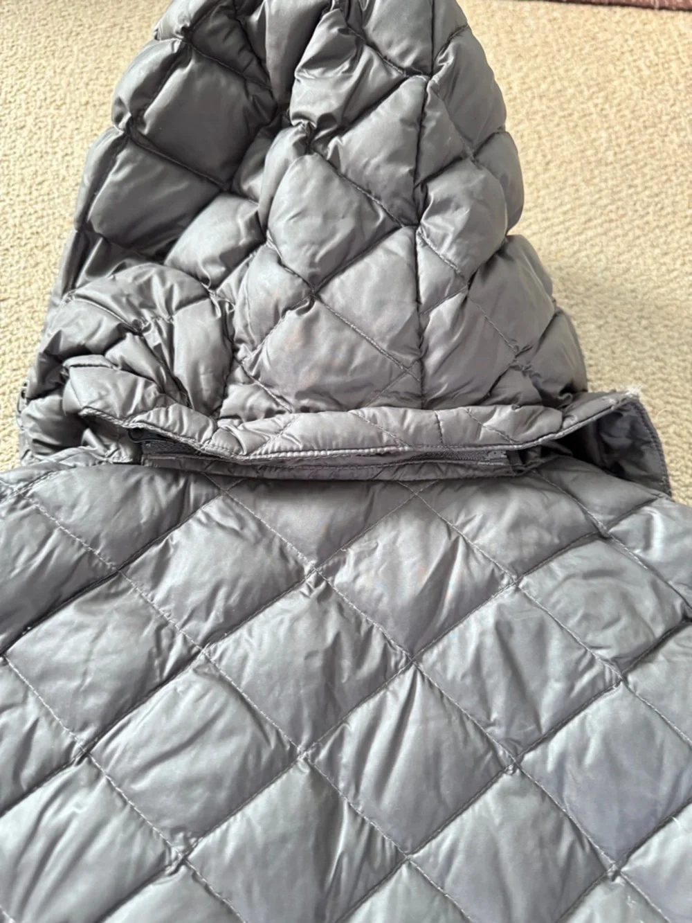The North Face Women's Gray Quilted Hooded Puffer Coat - Picture 6 of 7